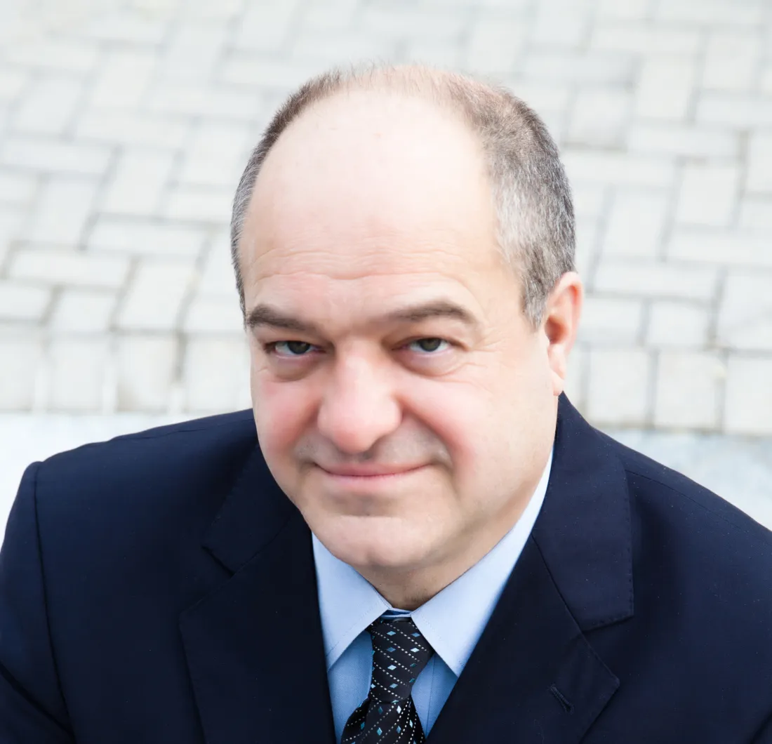 Headshot of D. James Bidzos.